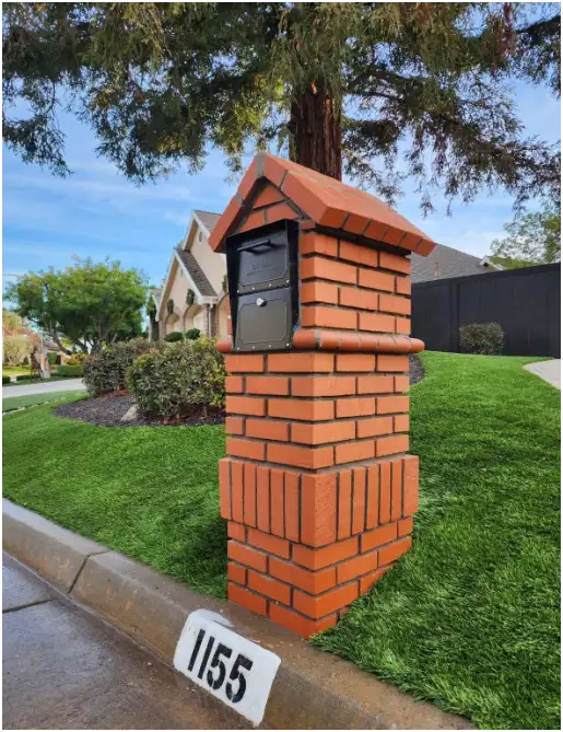 Custom brick mailbox column